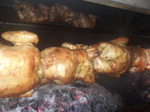 Pollos y Parrillas: 