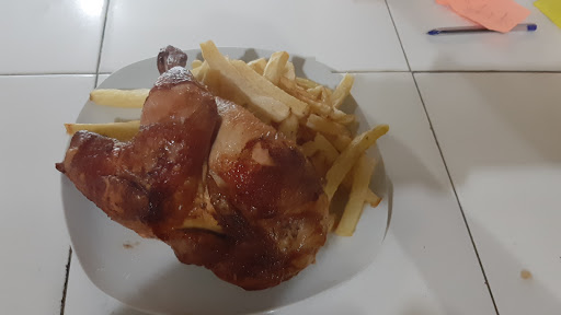 Brujhas Pollería Brostería Café