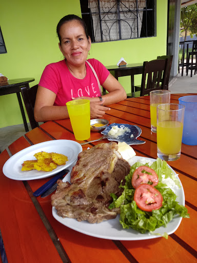Restobar - Polleria. La esquina de Rembert